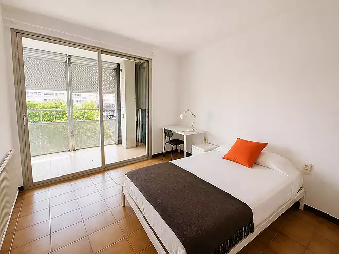 Habitació amb llit doble i terrassa a Migdia