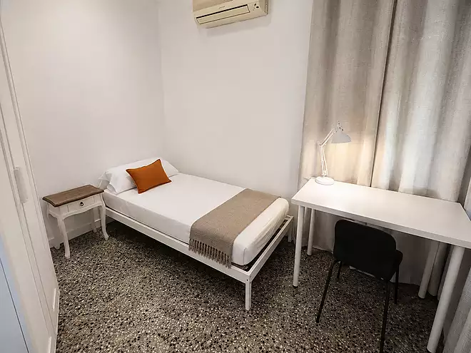 Habitación individual con escritorio en Turó Rodó